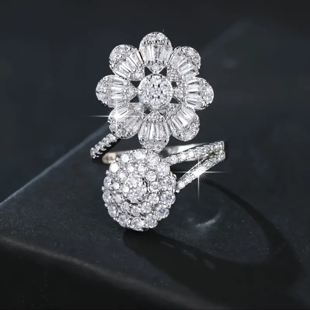 Elegant Silver Floral Zircon Ring